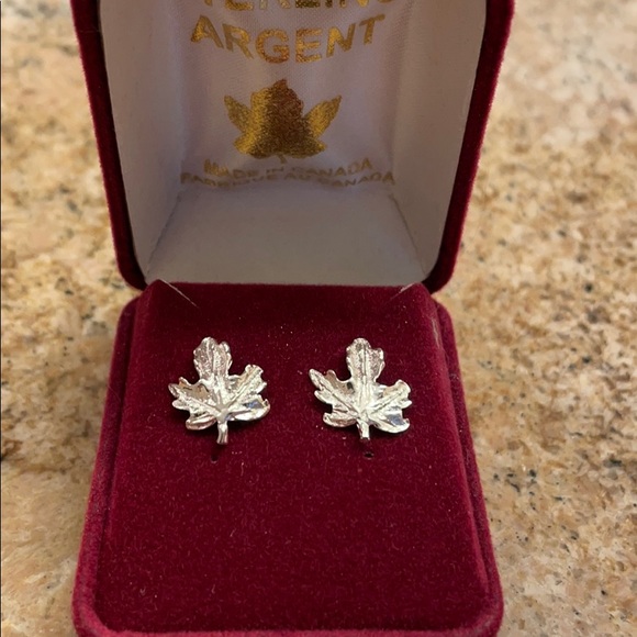 Sterling silver maple leaf earrings - Picture 1 of 3